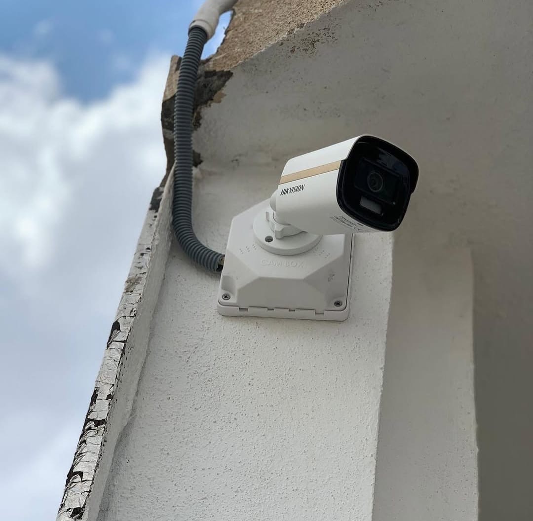 Outdoor Wall Camera with Cable Conduit